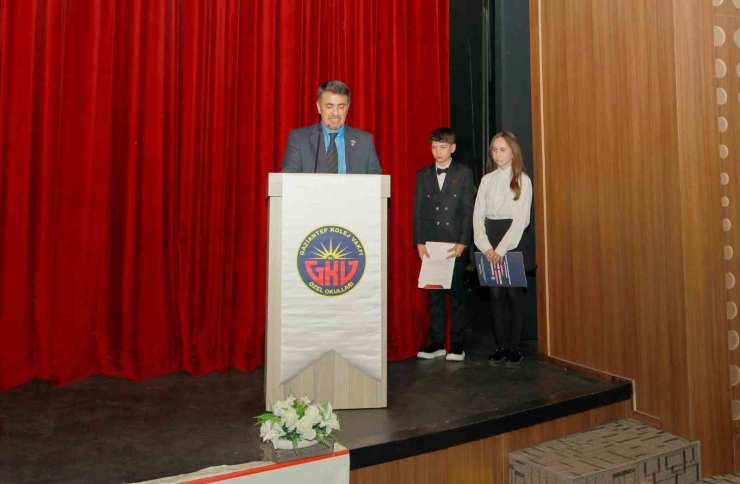 Gkv’li Öğrencilerden Dev Prodüksiyon: "lüküs Hayat" Ayakta Alkışlandı