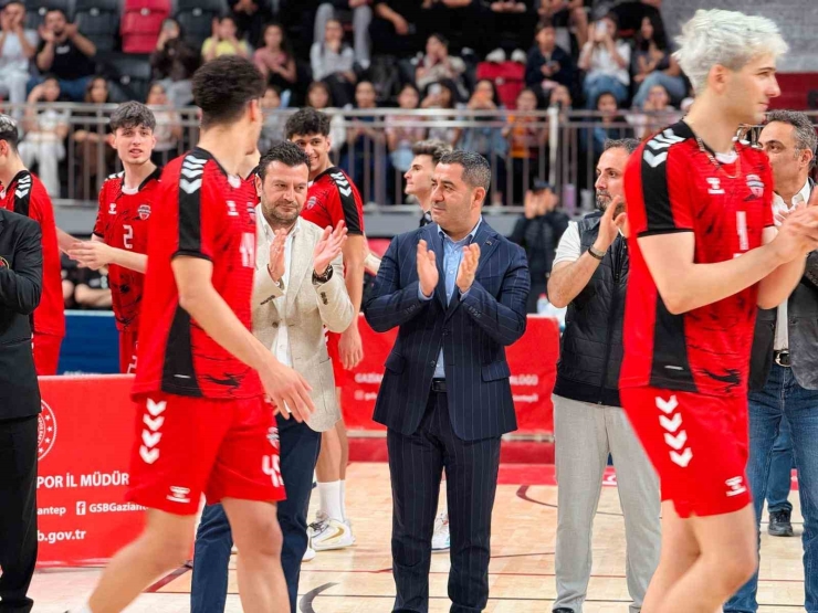 Milletvekili Bozgeyik: "gaziantep’i Sporun Merkezi Yapma Sözümüzü Eser Siyasetimizle Tutuyoruz"