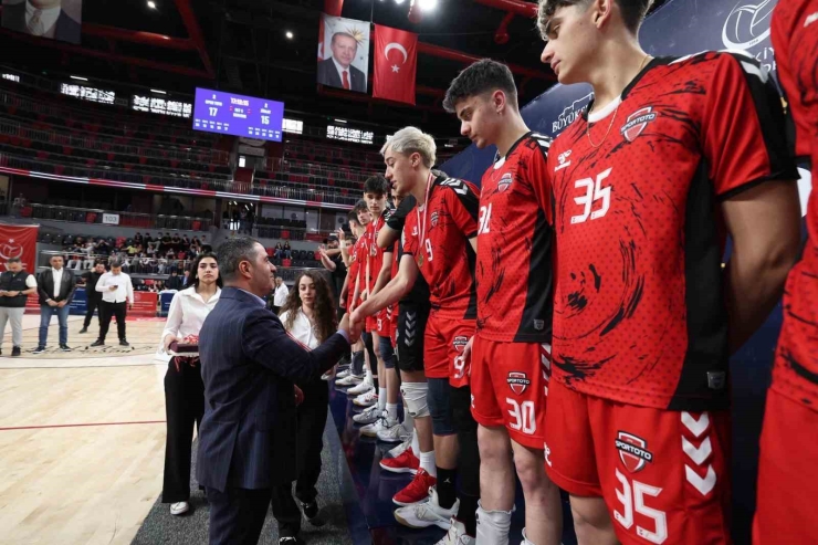 Milletvekili Bozgeyik: "gaziantep’i Sporun Merkezi Yapma Sözümüzü Eser Siyasetimizle Tutuyoruz"