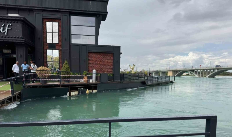Fırat Nehri Taştı, Her Yeri Su Bastı