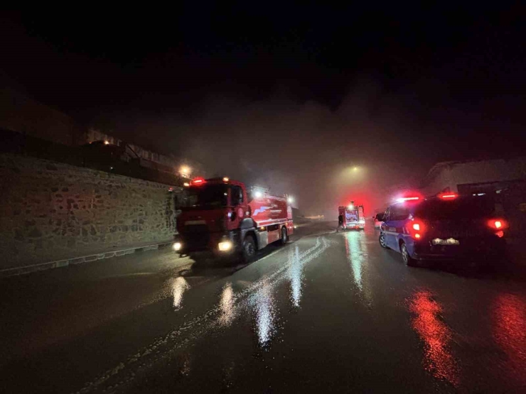 Gaziantep’te Mobilya Fabrikası Yangını Kontrol Altına Alındı