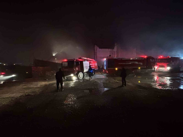 Gaziantep’te Mobilya Fabrikasında Yangın