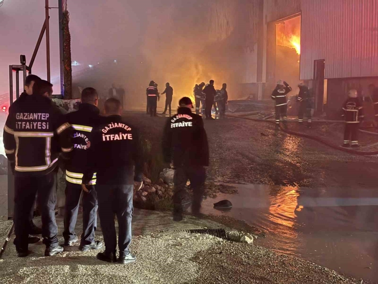 Gaziantep’te Mobilya Fabrikasında Yangın
