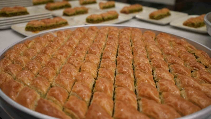 Kurban Bayramı Öncesi Baklavaya Talep Arttı, Üretim 3-4 Katına Çıktı
