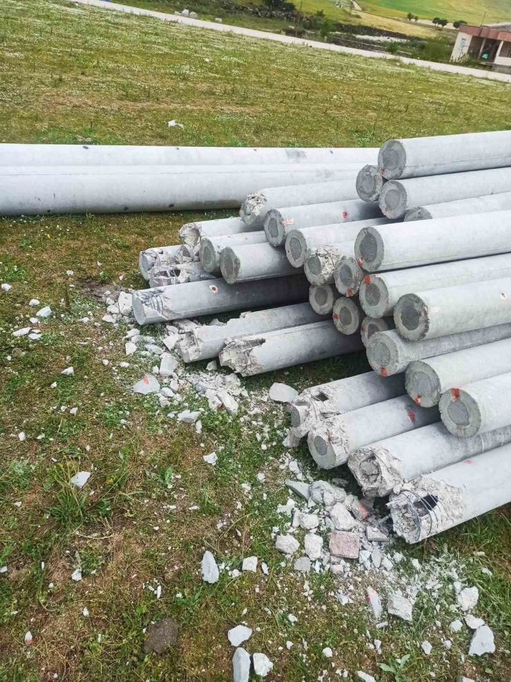Beton Direkleri Kırdılar, 32 Milyon Liralık Yatırımı Engellediler