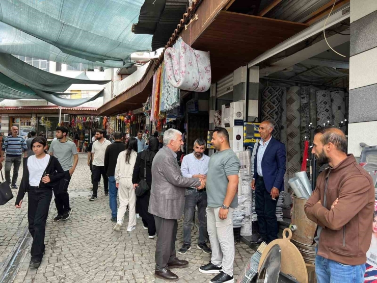 Başkan Karamehmetoğlu Esnaf Ve Vatandaşlarla Buluştu