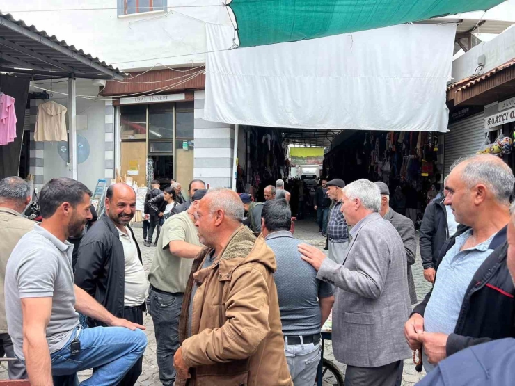 Başkan Karamehmetoğlu Esnaf Ve Vatandaşlarla Buluştu