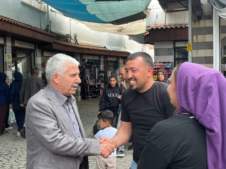 Başkan Karamehmetoğlu Esnaf Ve Vatandaşlarla Buluştu