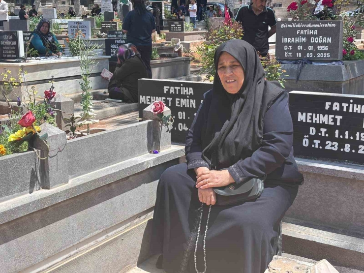 Gaziantep’te Mezarlıklar Ve Şehitlikler Arefe Günü Doldu Taştı