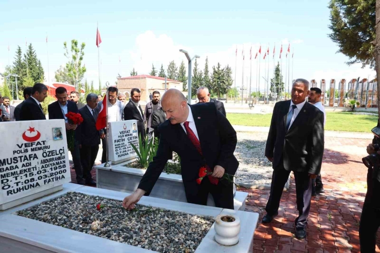 Bayram Arifesinde Şehitlik Ziyaret Edildi