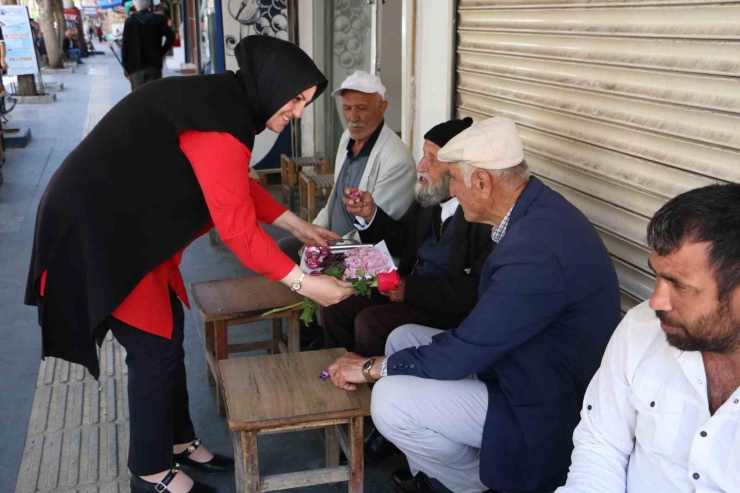 Diyarbakır’da Bayram Dayanışması Sokaklara Taştı