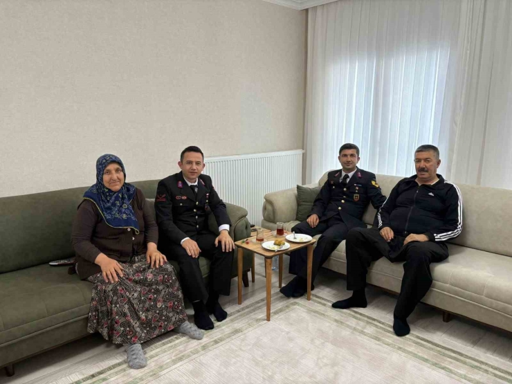 Jandarma, Şehit Aileleri Ve Gazileri Unutmadı