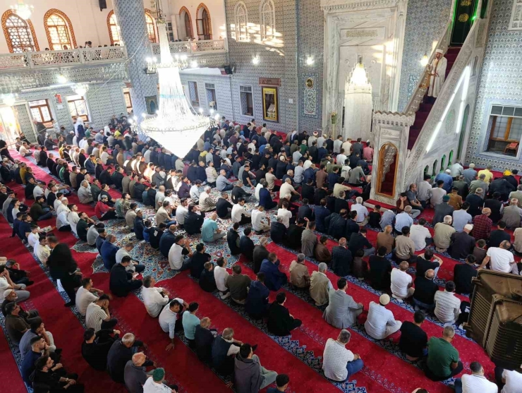 Şanlıurfa’da Bayram Namazı Coşkusu