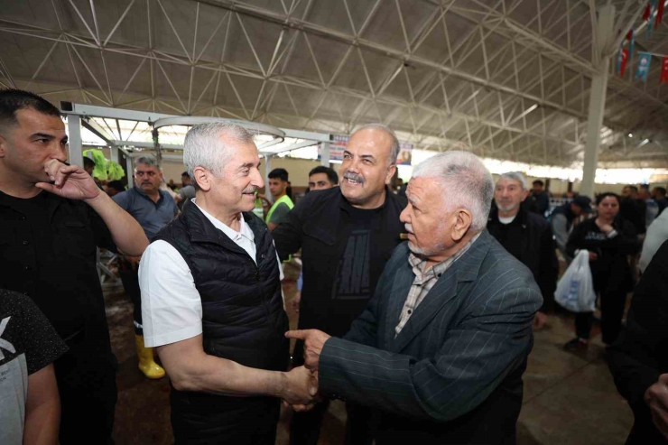 Başkan Tahmazoğlu Kurban Kesim Alanlarını Ziyaret Etti