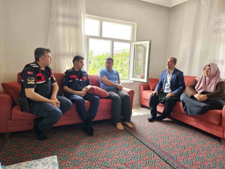 Besni’de Şehit Ve Gazi Ailelerine Bayram Ziyareti