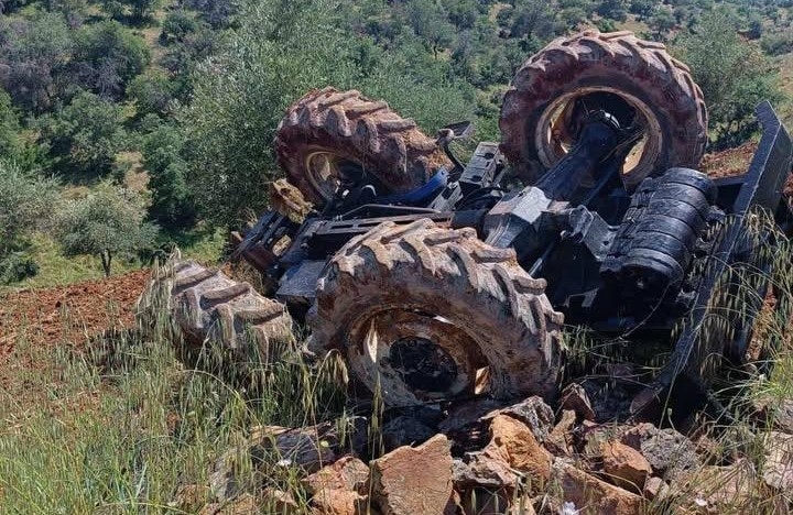 Gaziantep’te Devrilen Traktörün Sürücüsü Hayatını Kaybetti
