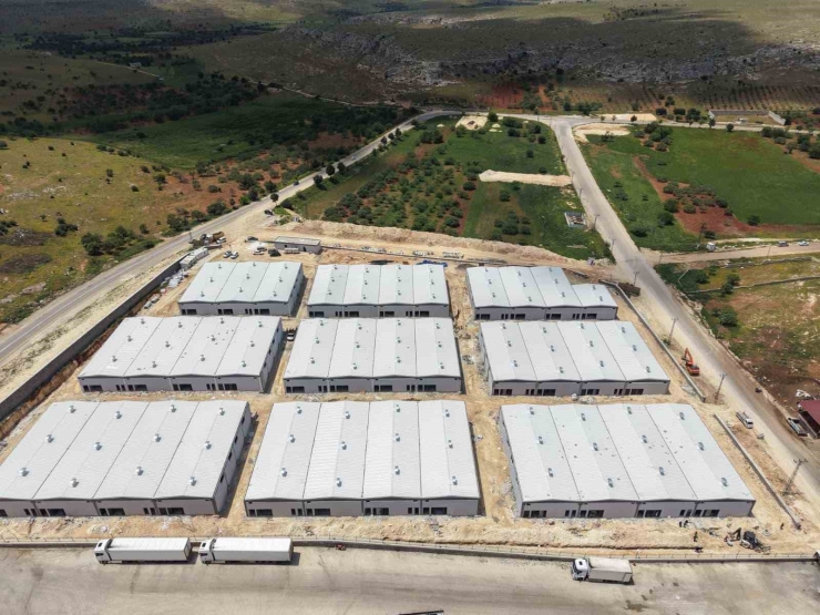 Başkan Şahin, Gazi Konut Tarafından Yapılan Yeni Adakçılar Sitesi’ni İnceledi