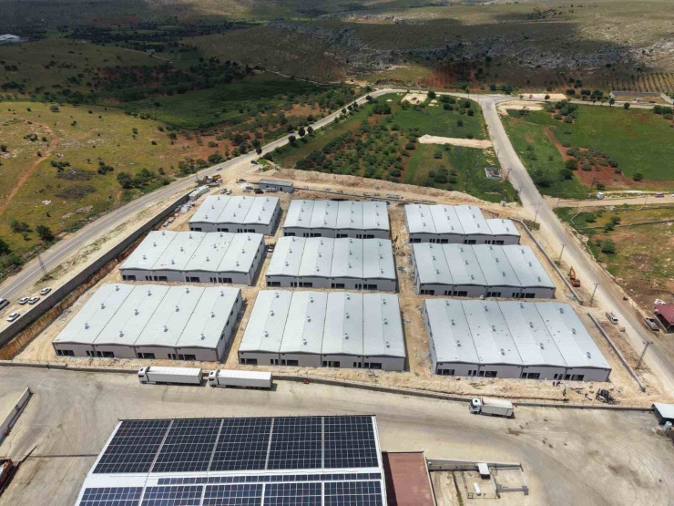 Başkan Şahin, Gazi Konut Tarafından Yapılan Yeni Adakçılar Sitesi’ni İnceledi