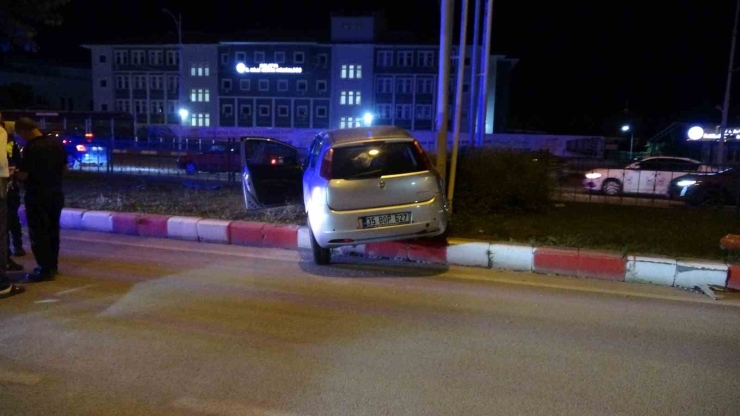 Malatya’da Tır İle Çarpışan Araç Refüje Çıktı