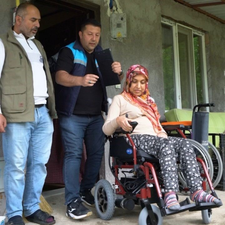 Büyükşehir Belediyesi’nden Engelli Bireylere Akülü Sandalye Desteği