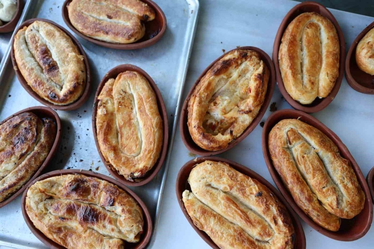 Diyarbakır’da Tandırda Çömleklerde Pişirilen Yeni Lezzet Börek Talep Görüyor