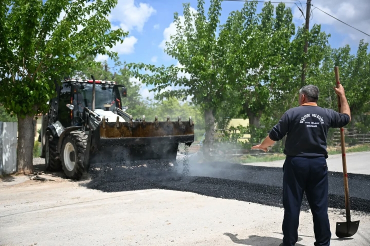 Yeşilyurt Belediyesi, Topsöğüt Mahallesi’nin Yollarını Yeniliyor