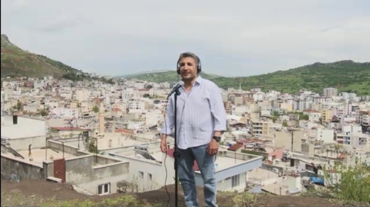 Öğretmen Ve Öğrenciler Çermik İçin Çalıp Söyledi