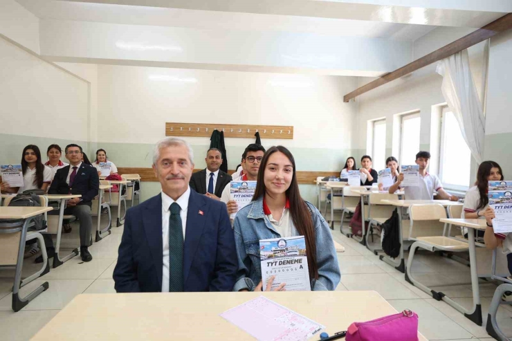 Şahinbey Belediyesi’nden Sınava Hazırlanan Öğrencilere Destek