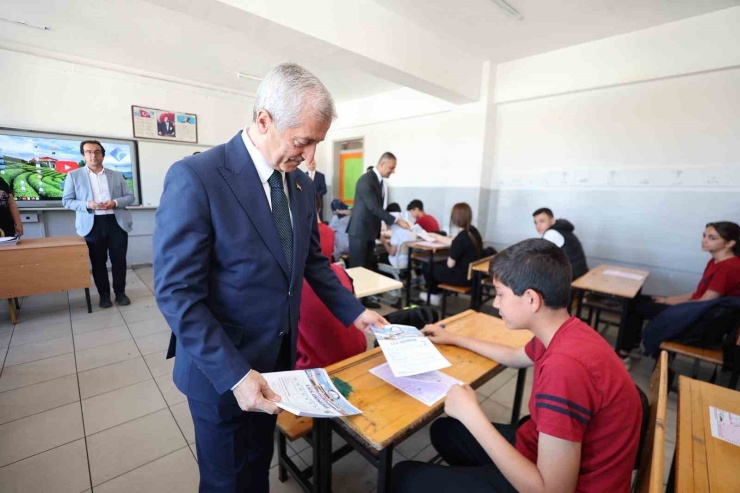 Şahinbey Belediyesi’nden Sınava Hazırlanan Öğrencilere Destek