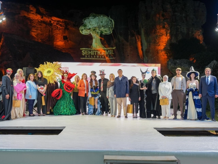 Dülük Antik Kenti, ’moda Tasarım Haftası’ Defilesine Ev Sahipliği Yaptı