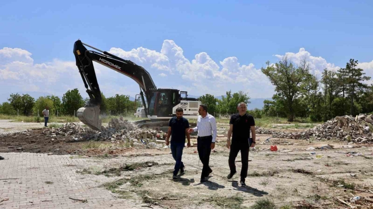 Akçadağ Belediyesi’nin Yeni Hizmet Binasında Çalışmalar Sürüyor