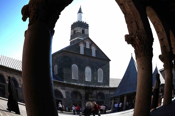 Bayramda Tüketilen Ciğer Ve Tatlının Miktarı Dudak Uçuklattı: 72 Ton Ciğer, 100 Tondan Fazla Tatlı Midelere İndi