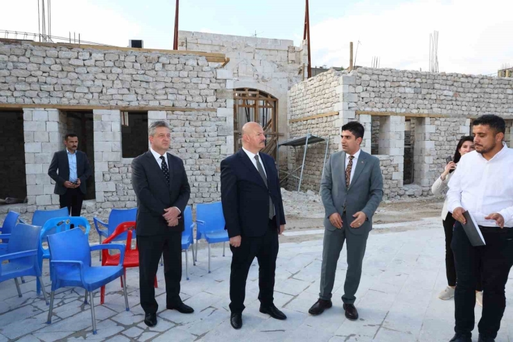 Vali Küçük, Tarihi Tuz Hanı’ndaki Çalışmaları İnceledi