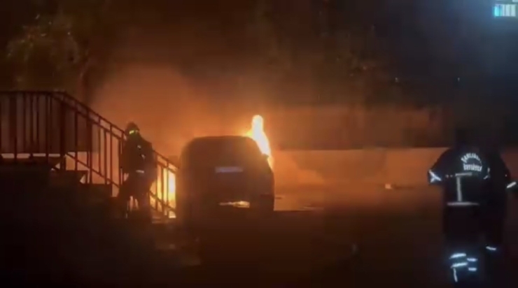 Siverek’te Park Halindeki Otomobil Alevlere Teslim Oldu