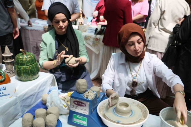 Diyarbakır’da Hayat Boyu Öğrenme Sergisi Açıldı