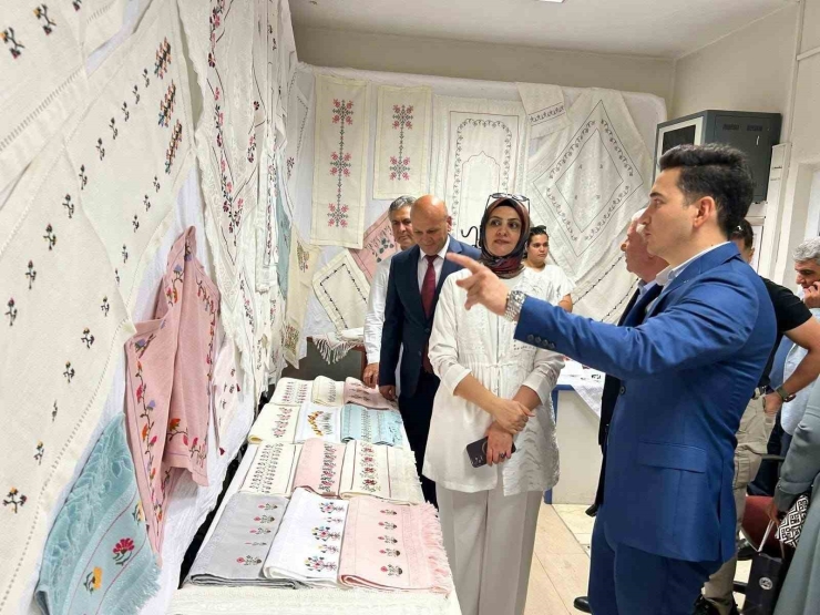 Çermik’te Kadınların El Emeği Sergisi Açıldı