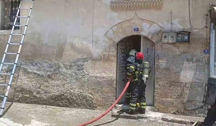 Depo Yangını Ekipleri Alarma Geçirdi