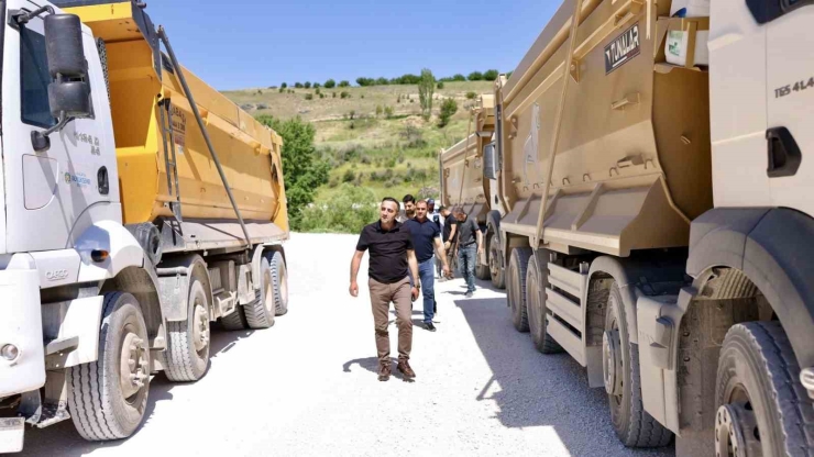 Akçadağ’da 6 Kilometrelik Grup Yolunda Çalışmalar Devam Ediyor