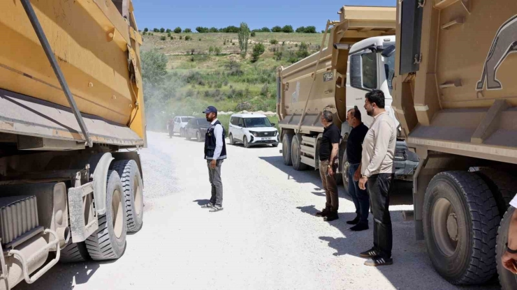 Akçadağ’da 6 Kilometrelik Grup Yolunda Çalışmalar Devam Ediyor