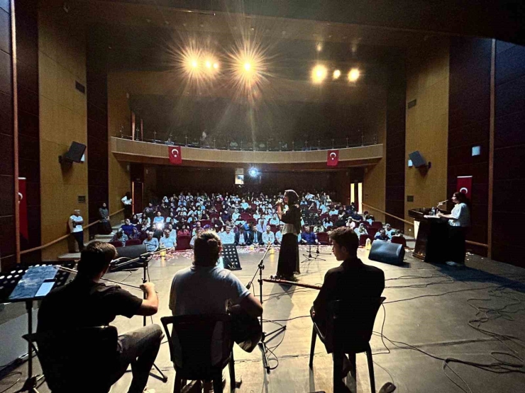 Kahta Borsa İstanbul Fen Lisesi’nden Duygu Dolu Program