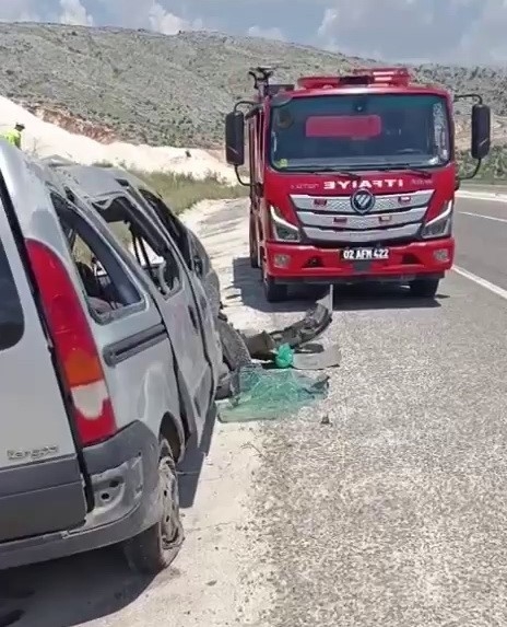 Hafif Ticari Araç Takla Attı: 1 Ölü, 1 Yaralı