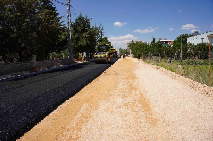 Kahta Belediyesi Yılın İlk Asfalt Serimini Gerçekleştirdi