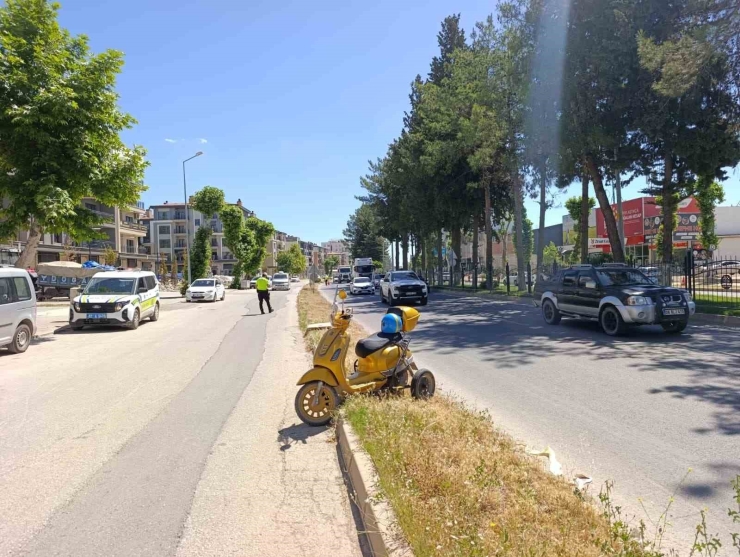 Devrilen Elektrikli Motosikletin Sürücüsü Yaralandı