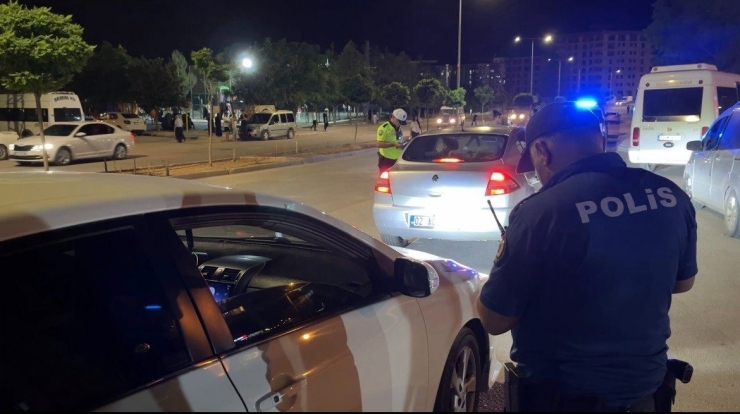 Asayiş Uygulamasında 2 Araç Trafikten Men Edildi