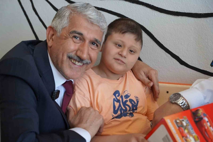 Başkan Hallaç’tan Özel Öğrencilere Anlamlı Ziyaret