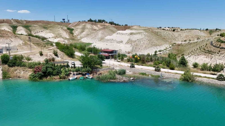 Su Seviyesi Yükselince Atatürk Barajı’ndaki Adacıklar Sular Altında Kaldı