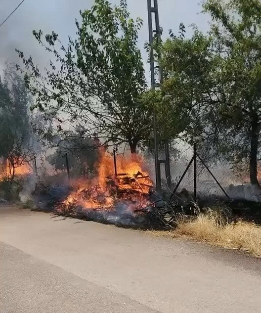 Karadağ Ormanlık Alanda Çıkan Yangın Korkuttu