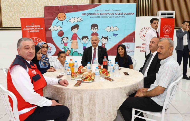 Koruyucu Aile Günü’nde Aileler Ve Çocuklar Aynı Sofrada Buluştu
