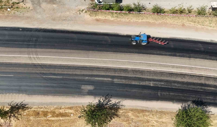 Adıyaman’da Sıcak Hava Asfaltı Eritti