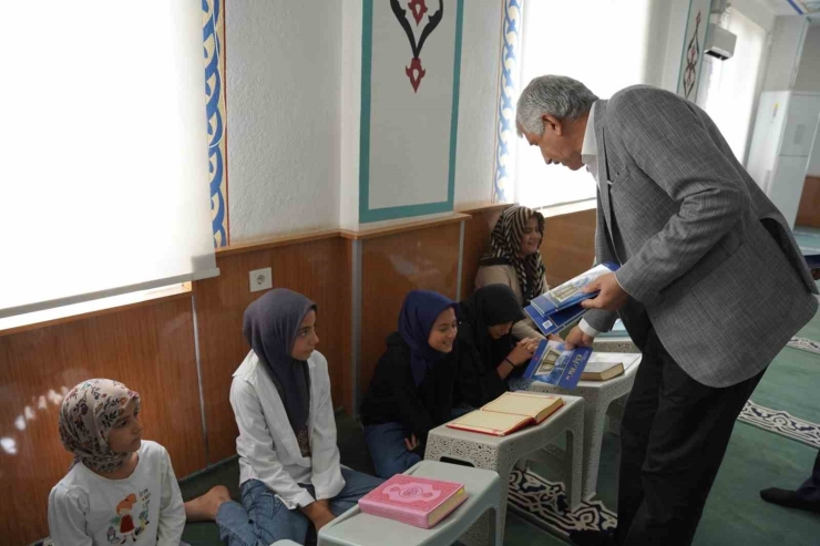 Başkan Hallaç Çocukların Kur’an Heyecanına Ortak Oldu